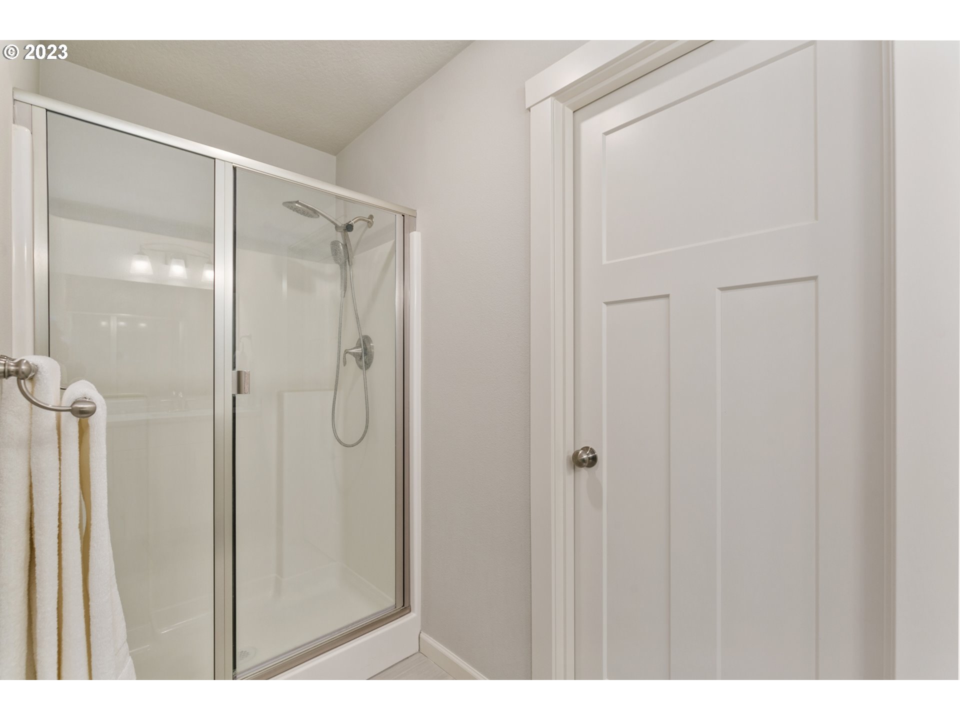 4237 South Waters Edge Way Ridgefield, WA 98642 - Photo 8 of 19 a bathroom with a shower
