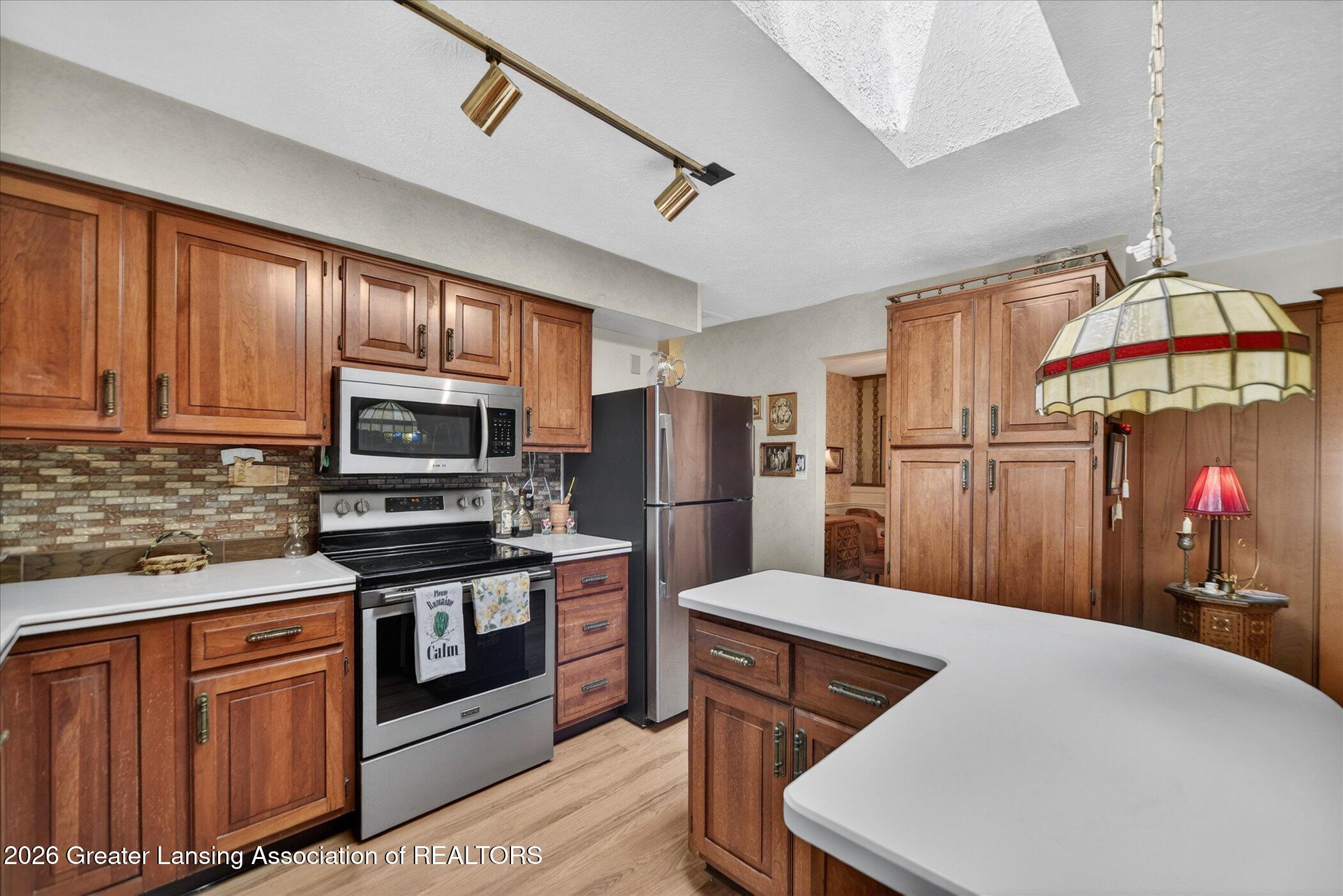 1411 Chester Road Lansing, MI 48912 - Photo 18 of 43 21-1411-Chester-Rd-Lansing-MI-48912-Wind