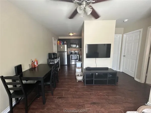 $875 | 305 Ehlinger Drive, Unit D, Bryan, TX 77801