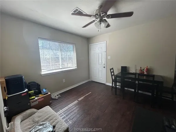 $875 | 305 Ehlinger Drive, Unit D, Bryan, TX 77801