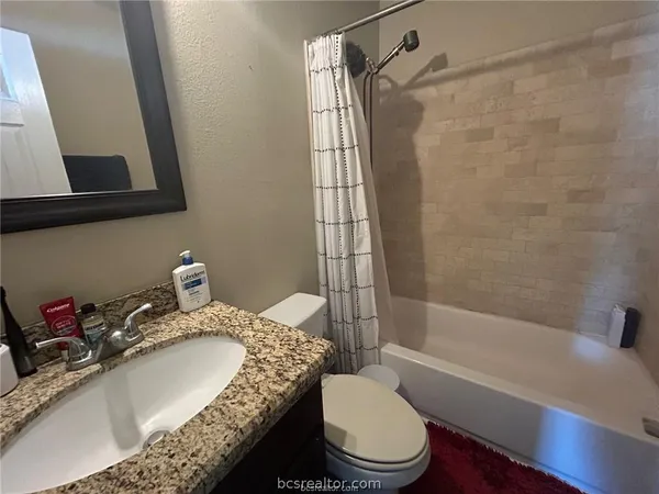 $875 | 305 Ehlinger Drive, Unit D, Bryan, TX 77801