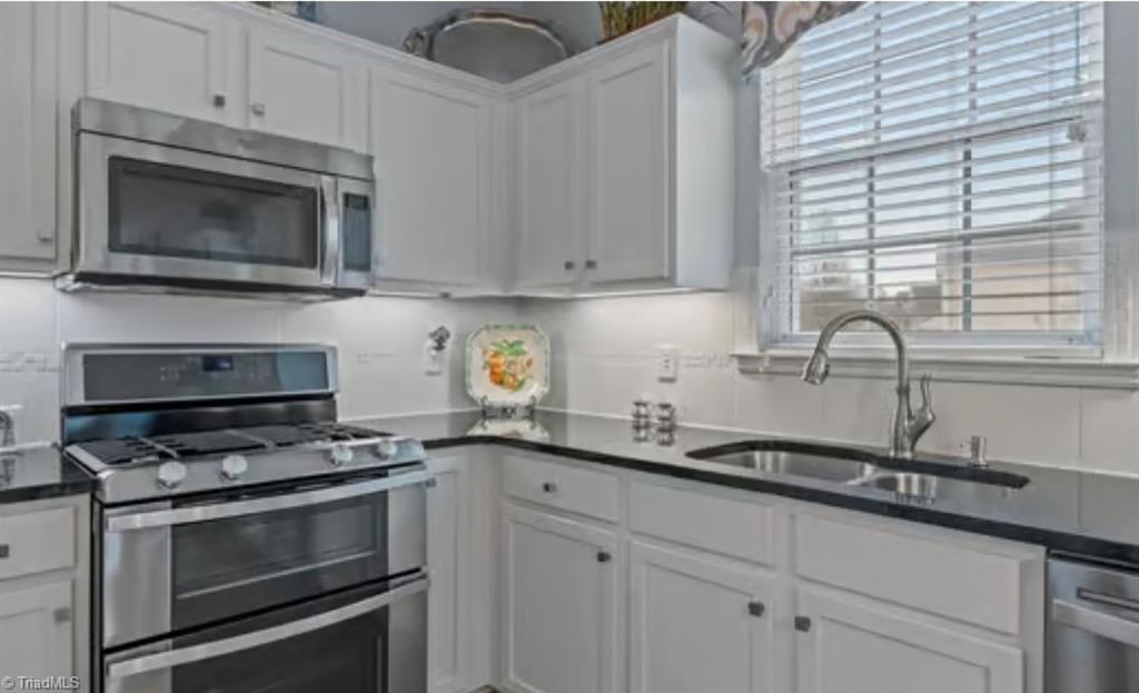 3534 Running Cedar Trail High Point, NC 27265 - Photo 5 of 41