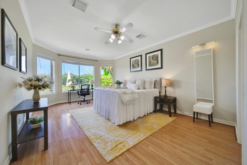 3206 Summer Bay Drive Sugar Land, TX 77478 - Photo 22 of 43 a living room with furniture and a wooden floor