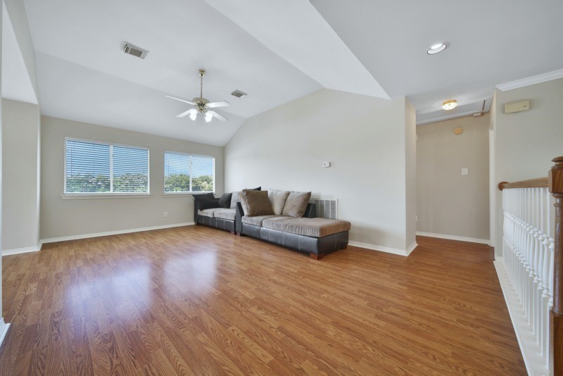 3206 Summer Bay Drive Sugar Land, TX 77478 - Photo 29 of 43 a living room with furniture and a ceiling fan