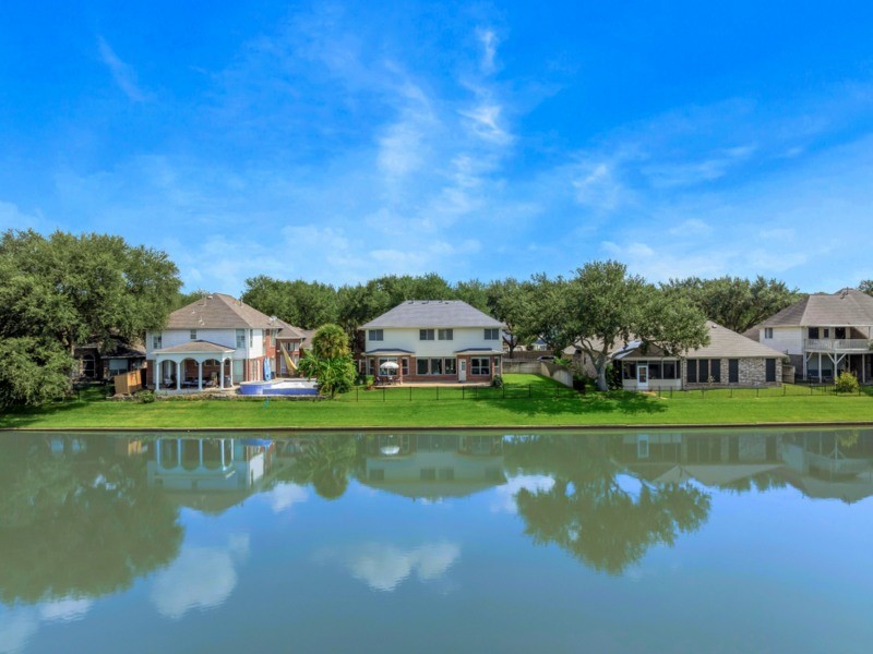 3206 Summer Bay Drive Sugar Land, TX 77478 - Photo 40 of 43 a front view of a house with a lake view