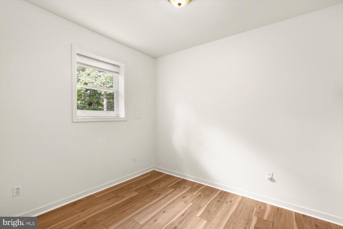 975 Swan Lane Ruther Glen, VA 22546 - Photo 27 of 42 an empty room with a window