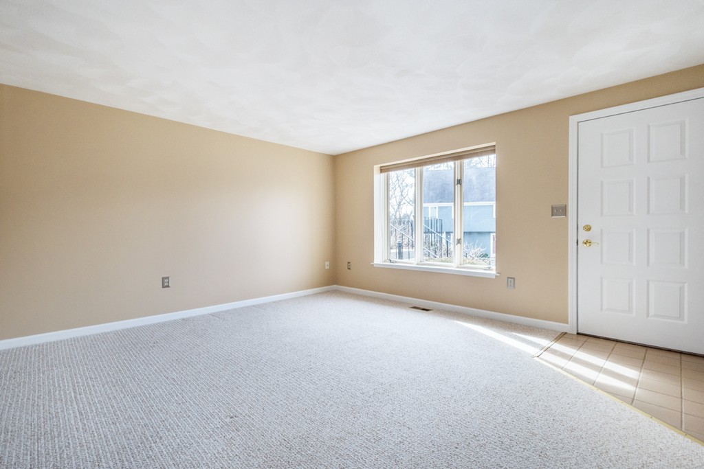 14 Deer Path, Unit 4 Maynard, MA 01754 - Photo 6 of 29