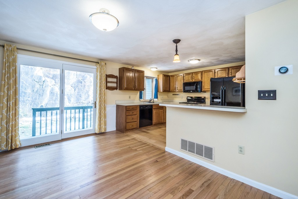 14 Deer Path, Unit 4 Maynard, MA 01754 - Photo 7 of 29