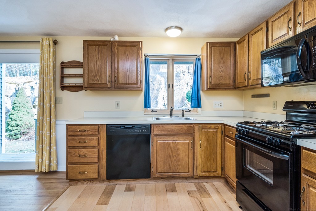 14 Deer Path, Unit 4 Maynard, MA 01754 - Photo 10 of 29