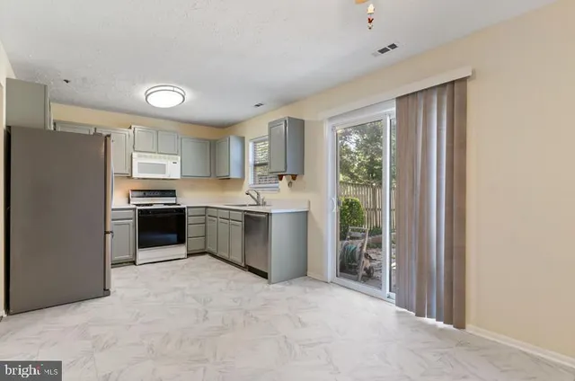 $2,800 | 5813 Springfish Place, Waldorf, MD 20603