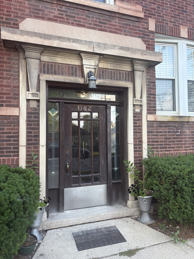 642 Van Buren Street, Unit 2 Oak Park, IL 60304 - Photo 21 of 23 a view of a building with potted plants