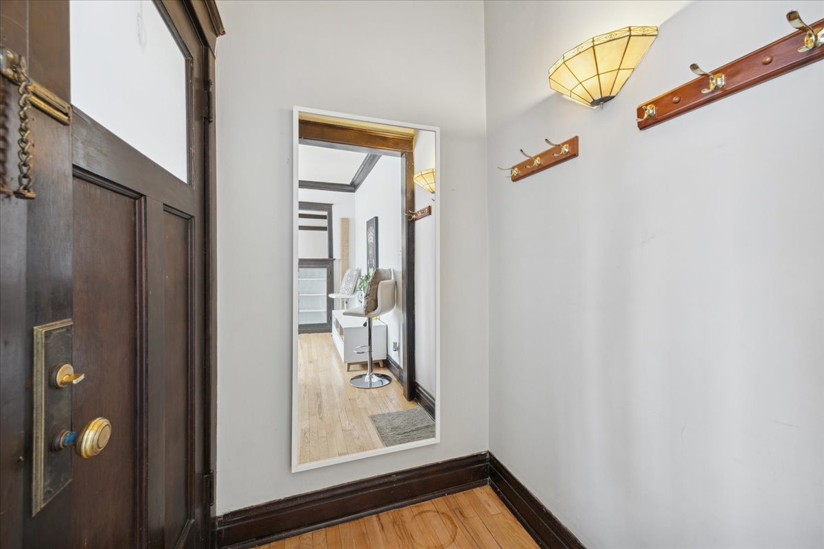 642 Van Buren Street, Unit 2 Oak Park, IL 60304 - Photo 5 of 23 a view of a livingroom and a window