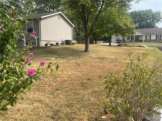 $475,000 | 11 South Meadow Drive, O'Fallon, MO 63366