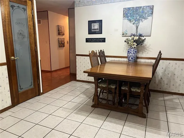 $475,000 | 11 South Meadow Drive, O'Fallon, MO 63366