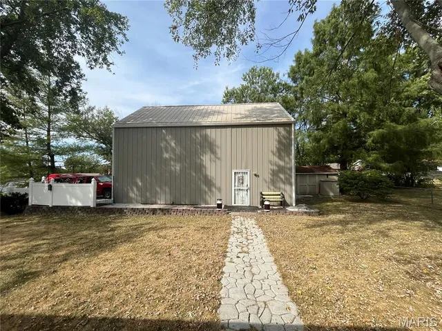 $475,000 | 11 South Meadow Drive, O'Fallon, MO 63366