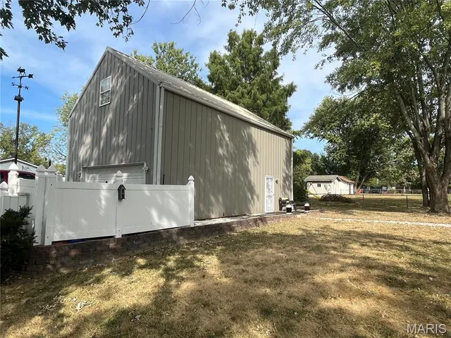 $475,000 | 11 South Meadow Drive, O'Fallon, MO 63366