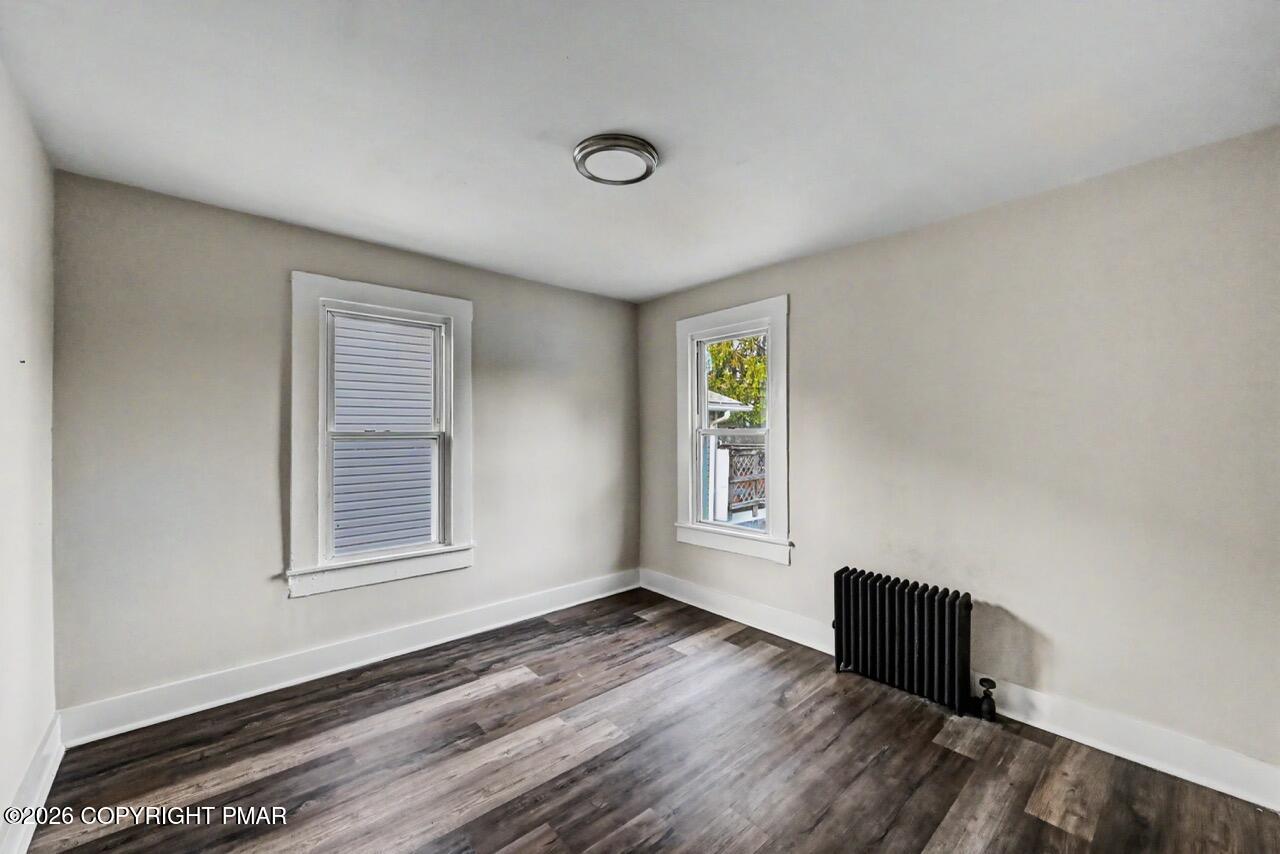 432 Edwards Court Scranton, PA 18504 - Photo 22 of 34 an empty room with windows