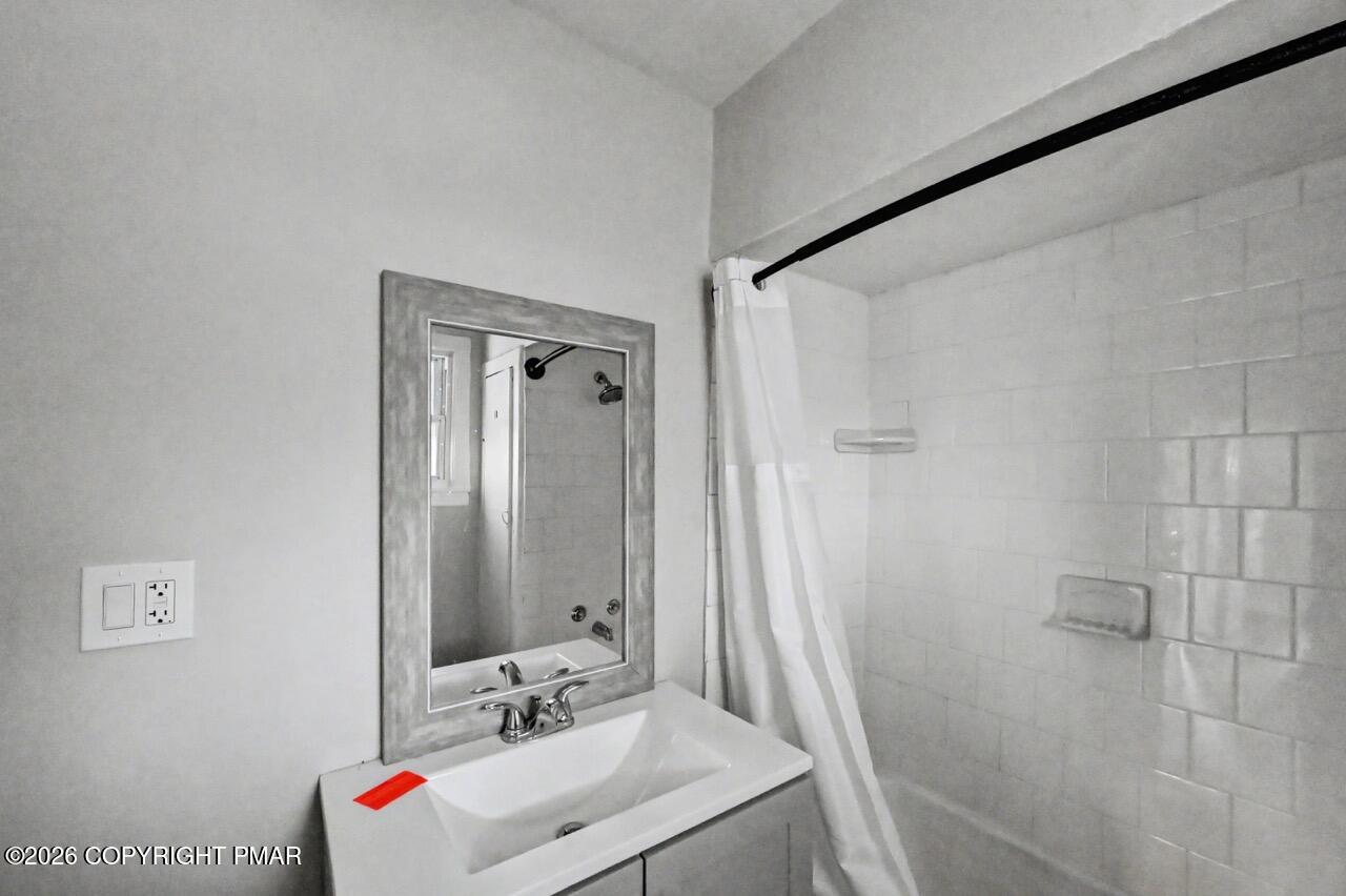 432 Edwards Court Scranton, PA 18504 - Photo 26 of 34 a bathroom with a sink and a mirror