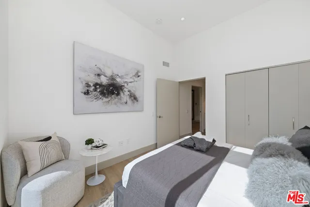 a en suite bathroom with a shower