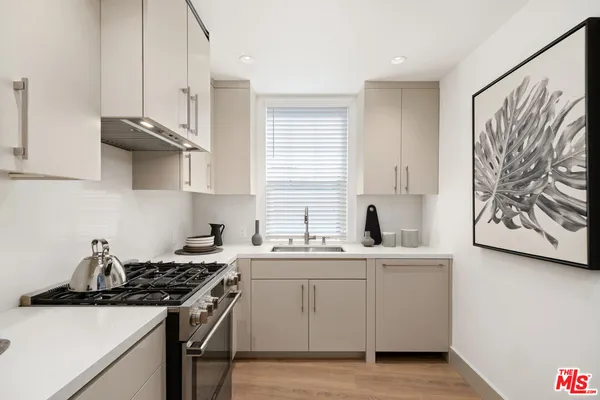 $6,295 | 130 South Sepulveda Boulevard, Unit 212, Los Angeles, CA 90049