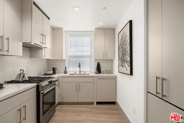 $6,295 | 130 South Sepulveda Boulevard, Unit 212, Los Angeles, CA 90049