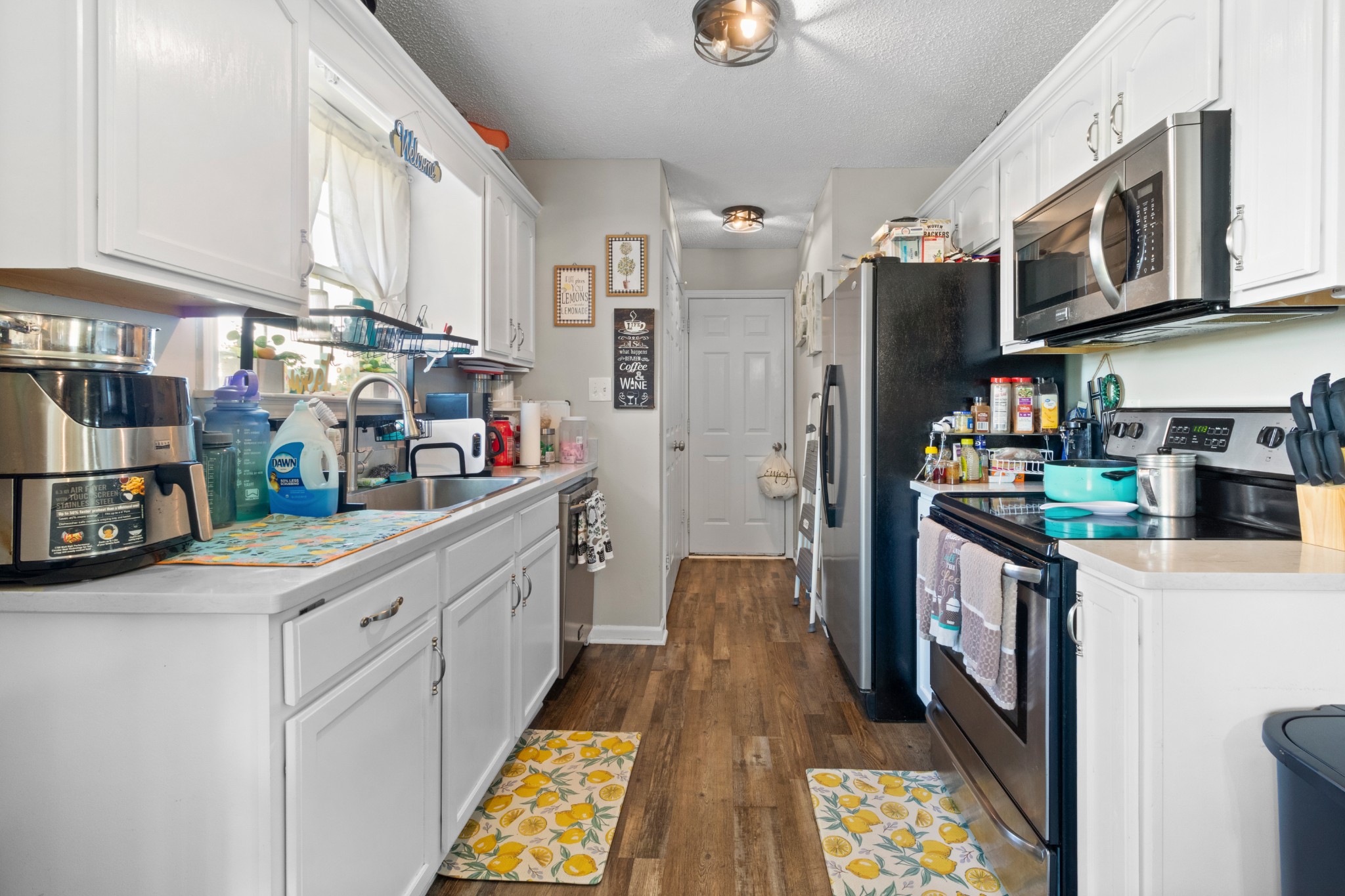 607 Avondale Road Oak Grove, KY 42262 - Photo 14 of 32 a kitchen with stainless steel appliances granite countertop a refrigerator and a stove