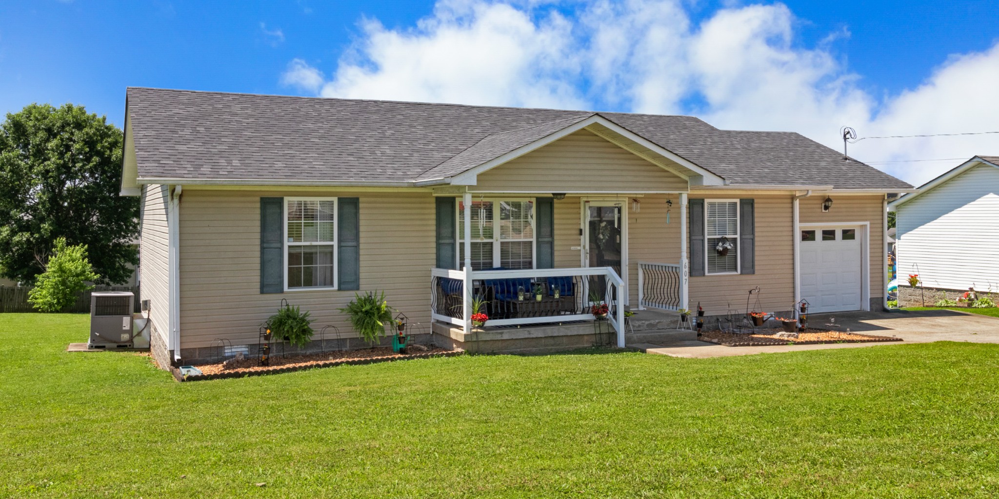 607 Avondale Road Oak Grove, KY 42262 - Photo 5 of 32 a front view of a house with a yard