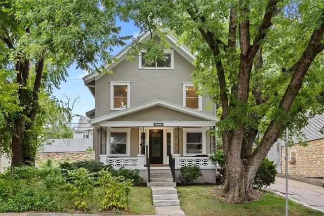 $425,000 | 4605 State Line Road, Kansas City, MO 64112