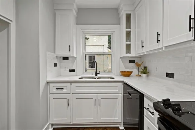 $425,000 | 4605 State Line Road, Kansas City, MO 64112