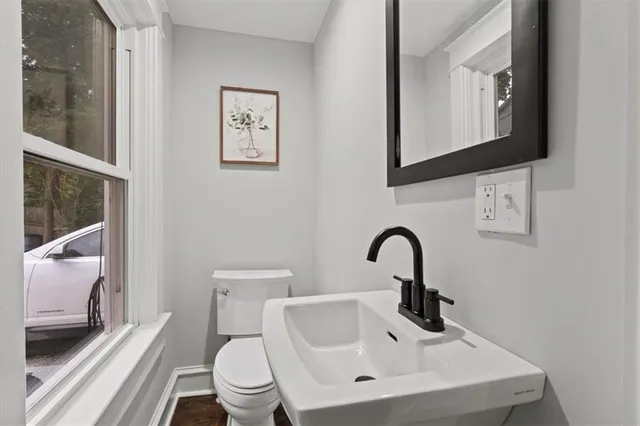 $425,000 | 4605 State Line Road, Kansas City, MO 64112