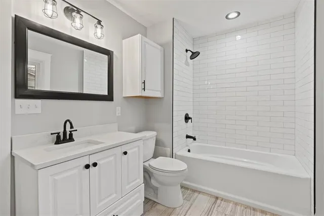 $425,000 | 4605 State Line Road, Kansas City, MO 64112