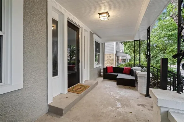 $425,000 | 4605 State Line Road, Kansas City, MO 64112