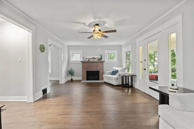 $425,000 | 4605 State Line Road, Kansas City, MO 64112