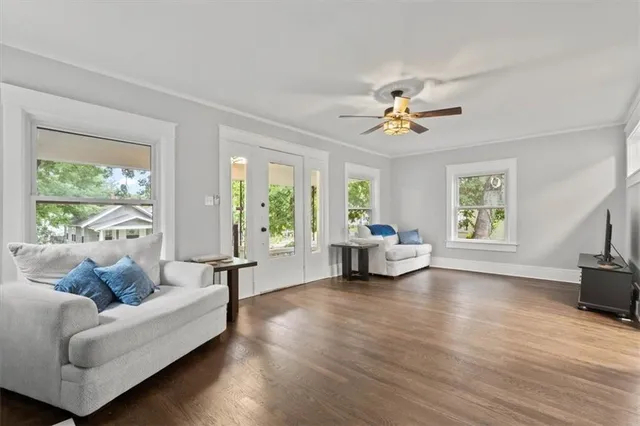 $425,000 | 4605 State Line Road, Kansas City, MO 64112