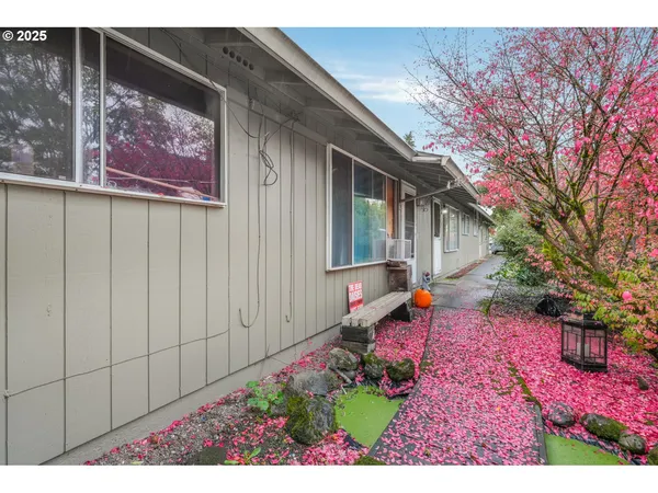 $600,000 | 441 West Gloucester Street, Gladstone, OR 97027