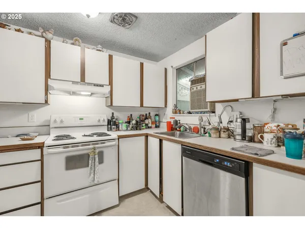 $600,000 | 441 West Gloucester Street, Gladstone, OR 97027
