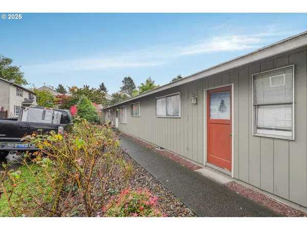 $600,000 | 441 West Gloucester Street, Gladstone, OR 97027