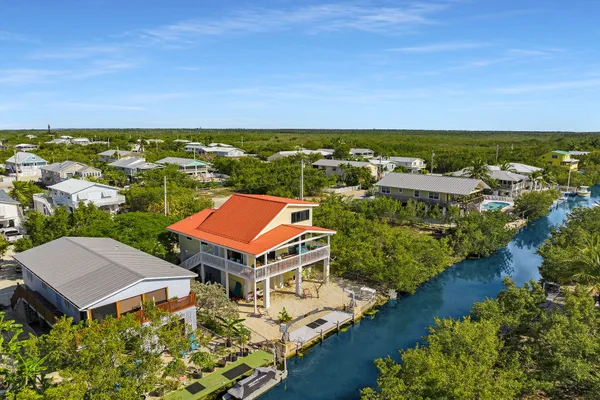 $810,000 | 3686 Gulfstream Street, Big Pine Key, FL 33043
