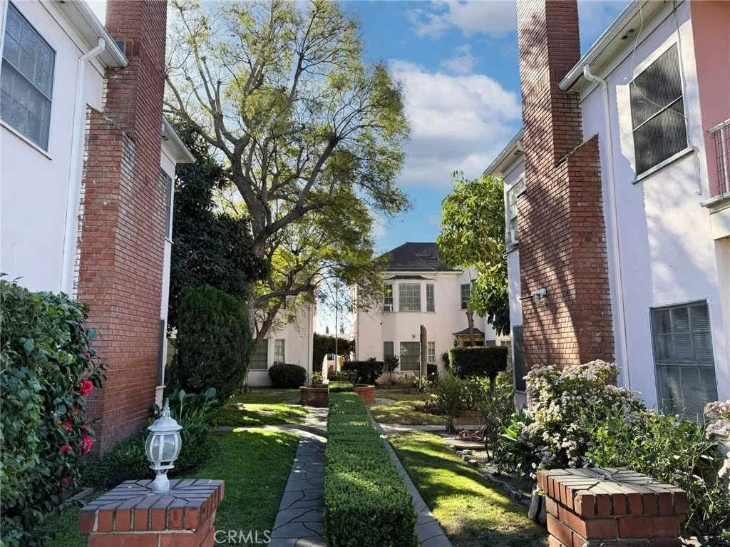 416 East Windsor Road Glendale, CA 91205 - Photo 3 of 10