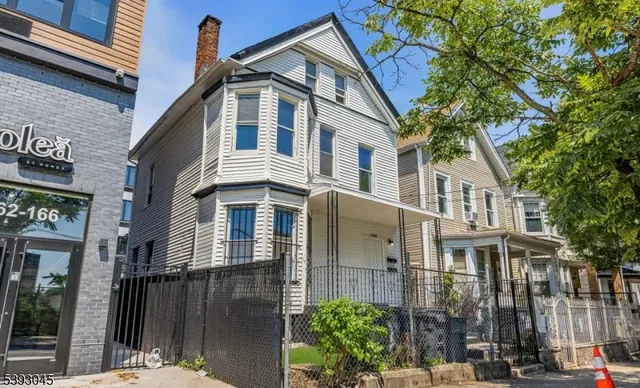 $3,288 | 168 North 5th Street, Unit 2, Newark, NJ 07107