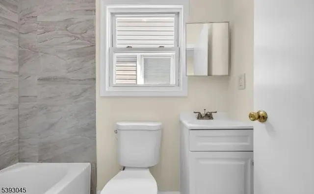 $3,288 | 168 North 5th Street, Unit 2, Newark, NJ 07107