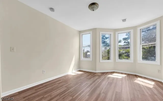 $3,288 | 168 North 5th Street, Unit 2, Newark, NJ 07107