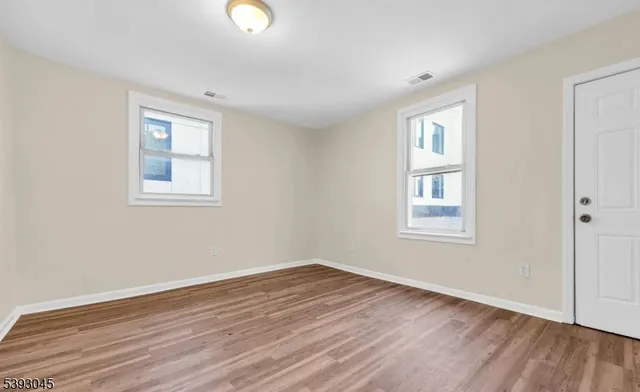 $3,288 | 168 North 5th Street, Unit 2, Newark, NJ 07107