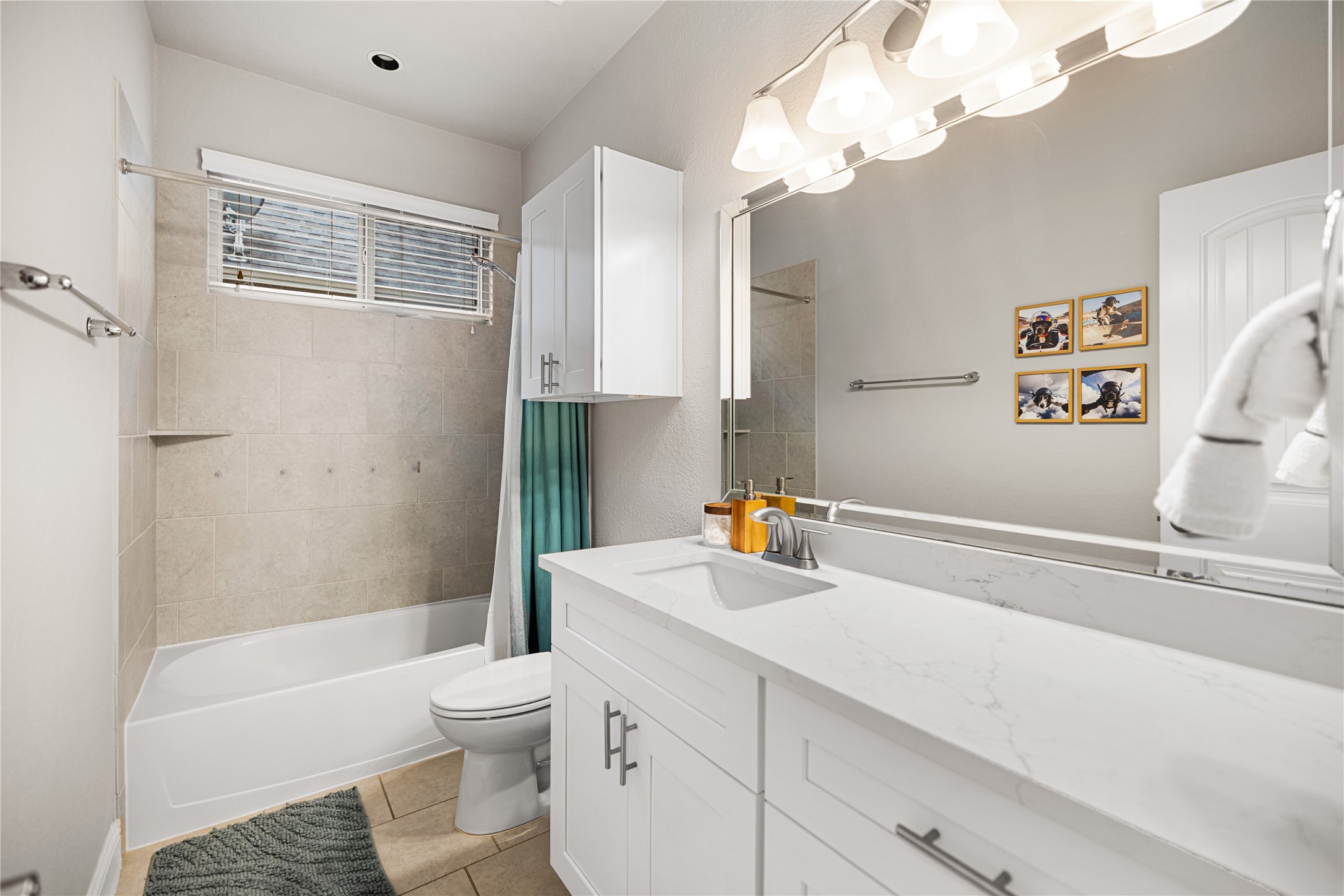 3639 Cottage Pines Lane Spring, TX 77386 - Photo 16 of 31 Full bathroom located in between the first two bedrooms