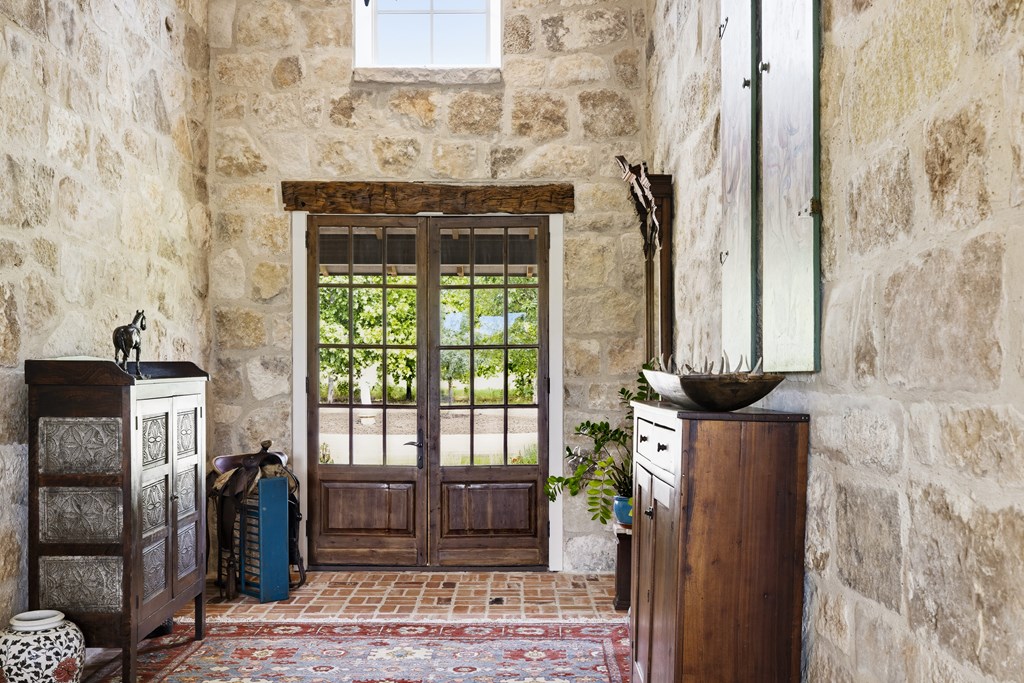 146 Metzger Road Fredericksburg, TX 78624 - Photo 2 of 29 Foyer