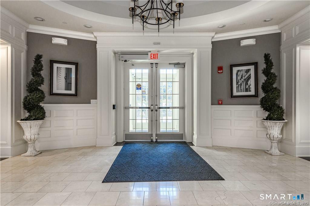 85 Memorial Road, Unit 201 West Hartford, CT 06107 - Photo 4 of 36