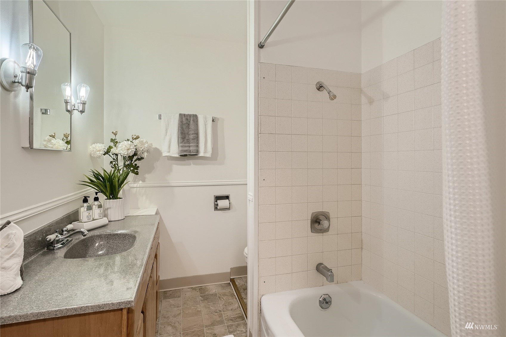 1109 North 30th Street Renton, WA 98056 - Photo 11 of 22 a bathroom with a tub sink and mirror