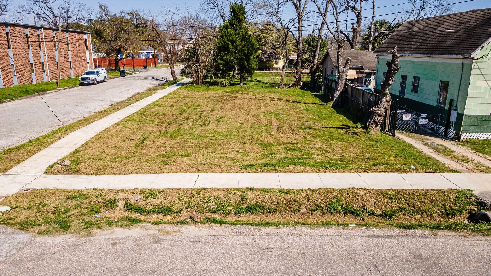 1724 Common Street Houston, TX 77009 - Photo 14 of 18 a view of yard along with trees