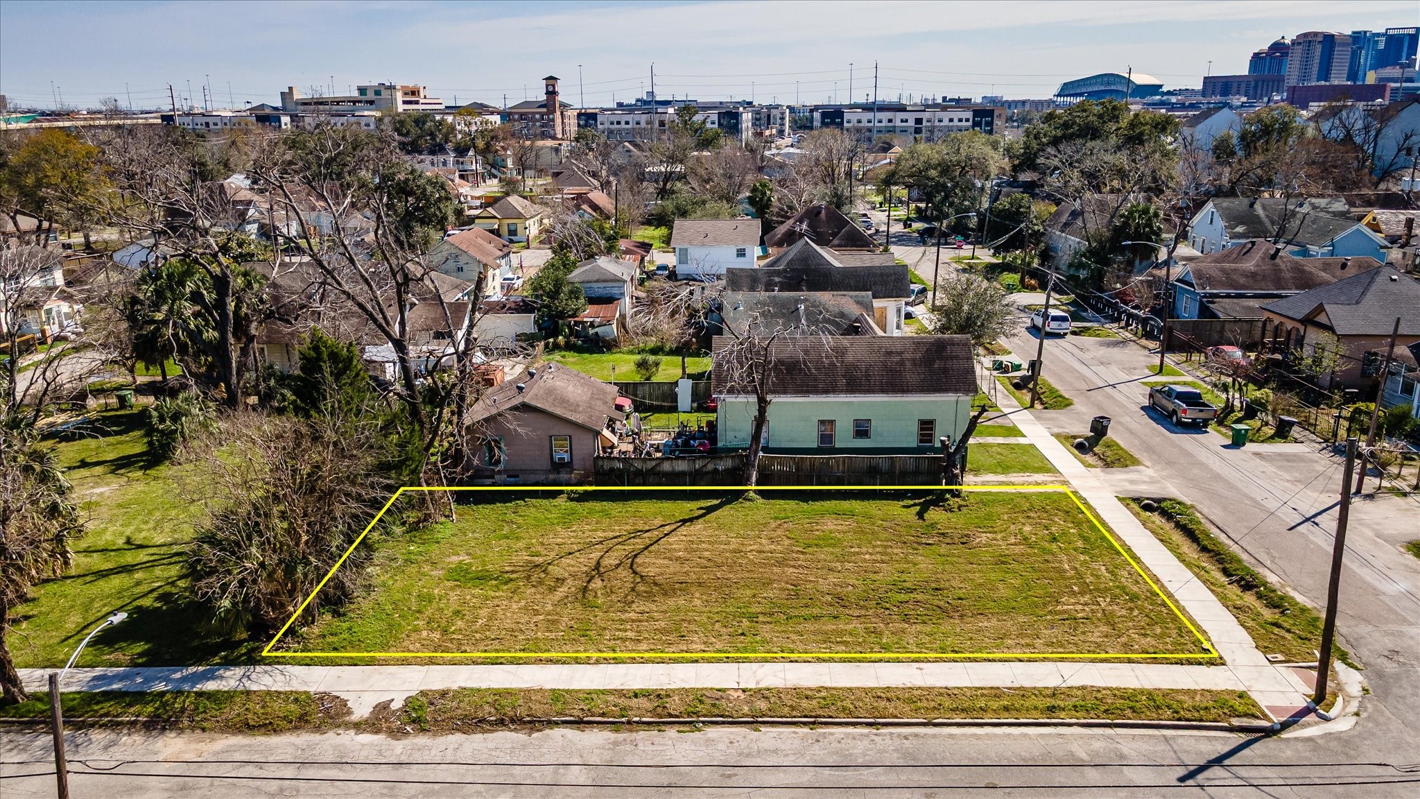 1724 Common Street Houston, TX 77009 - Photo 4 of 18 a view of swimming pool