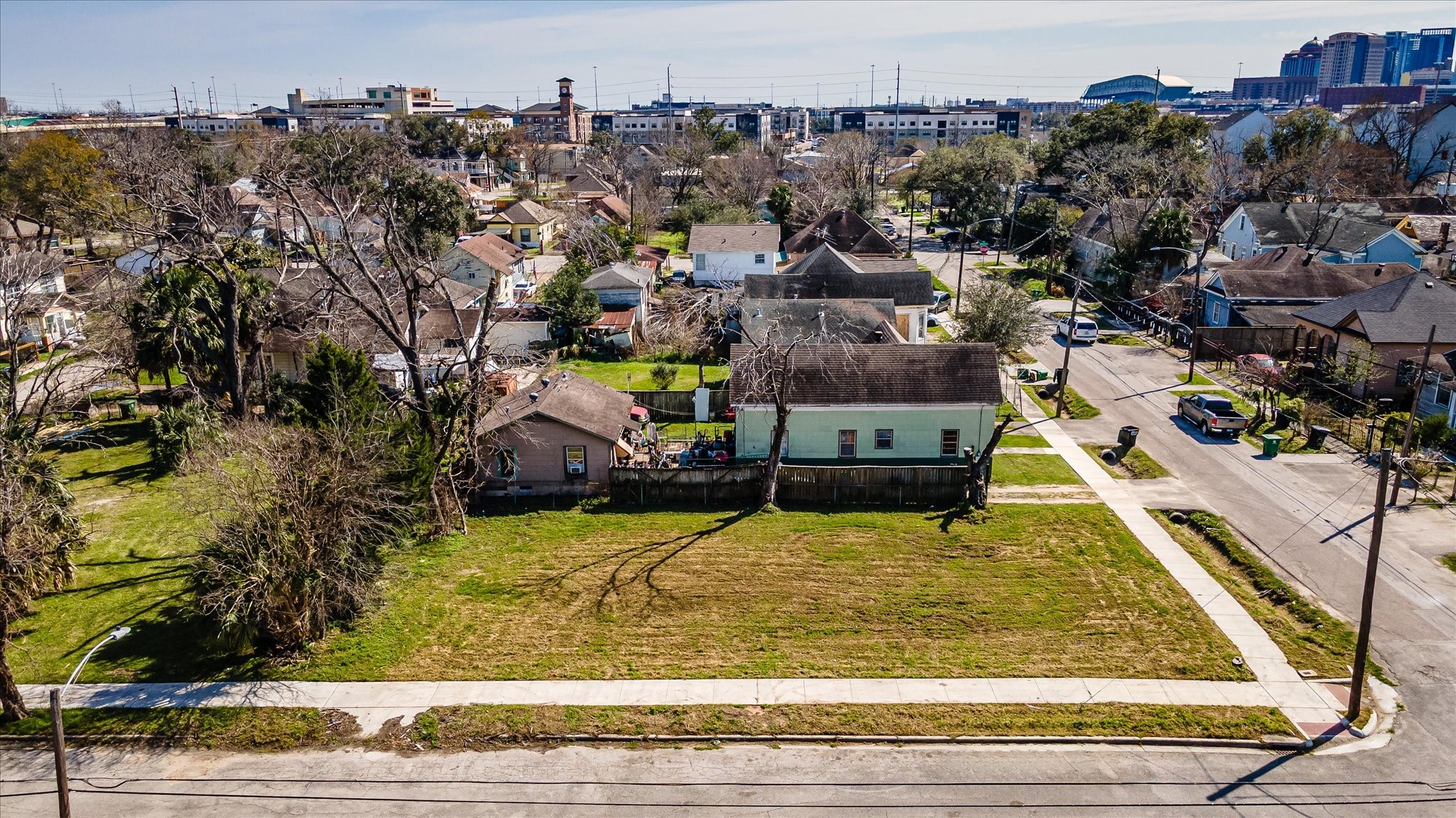 1724 Common Street Houston, TX 77009 - Photo 5 of 18 a view of a swimming pool